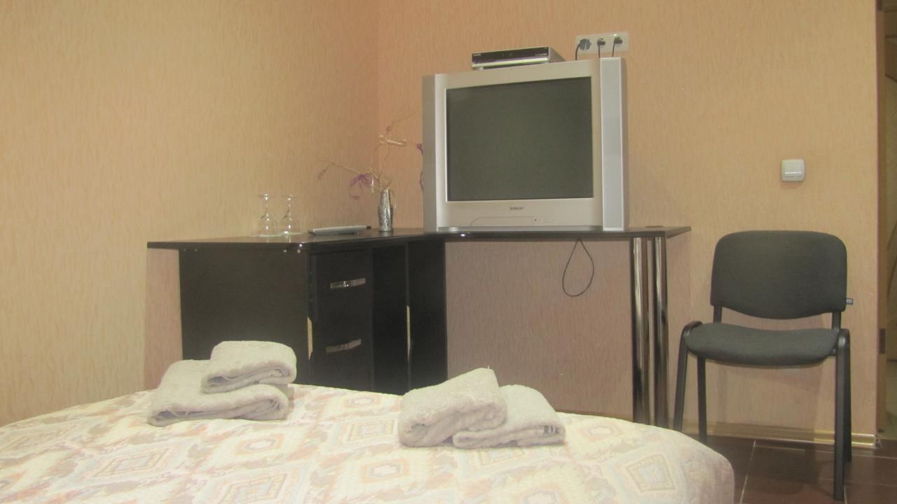 Mini Hotel Leon Lalovo エクステリア 写真