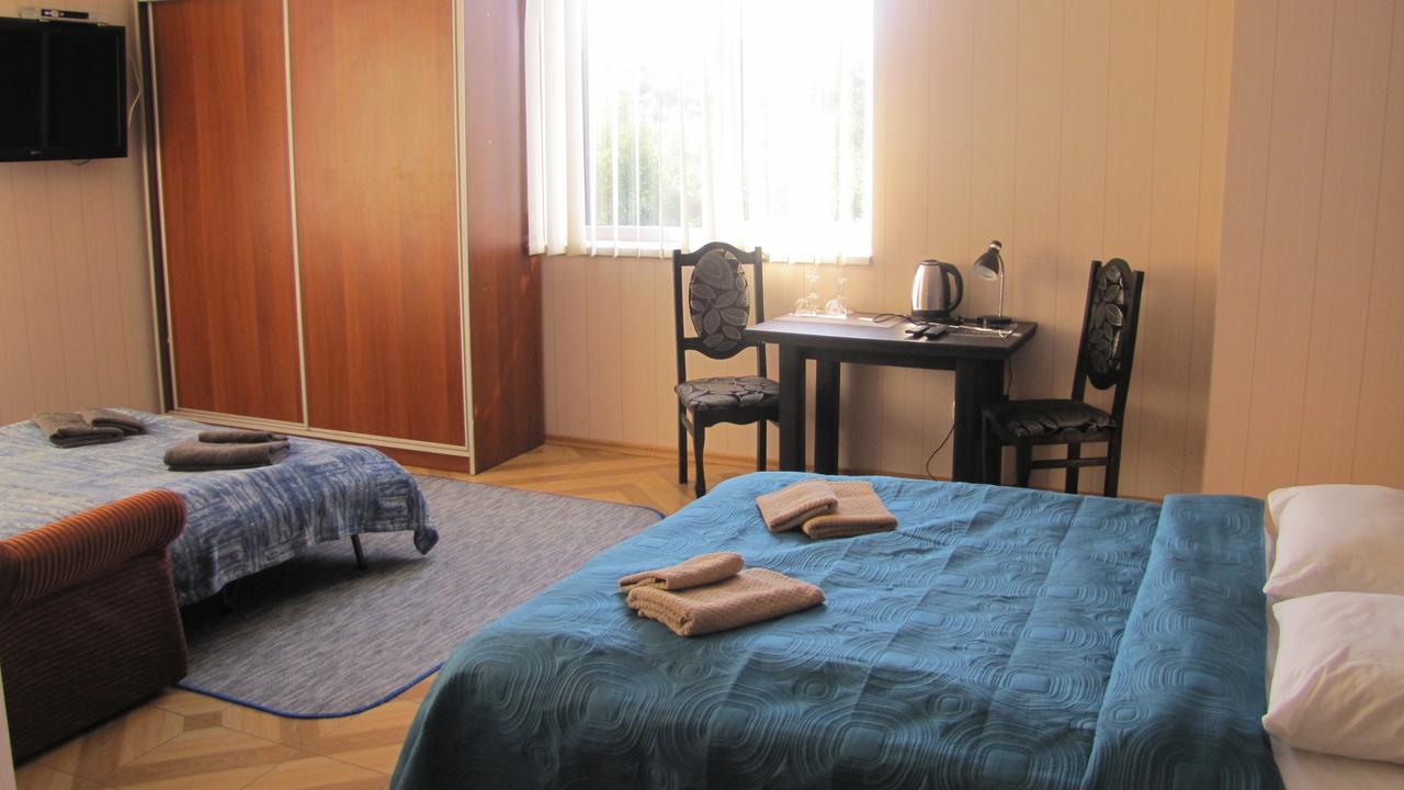 Mini Hotel Leon Lalovo エクステリア 写真