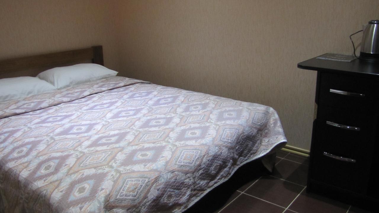 Mini Hotel Leon Lalovo エクステリア 写真